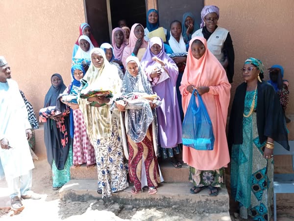 Urgence Éducative à Ouallam : 80 Collégiennes Équipées pour la Réussite