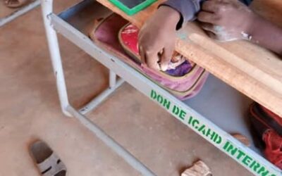 Don de ICAHD en tables bancs aux enfants déplacés internes au Centre Nord | Burkina Faso